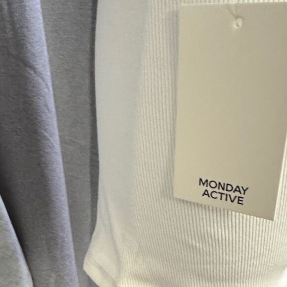 Monday White Sleeveless Crop Top and Shorts Set - Picture 4 of 14